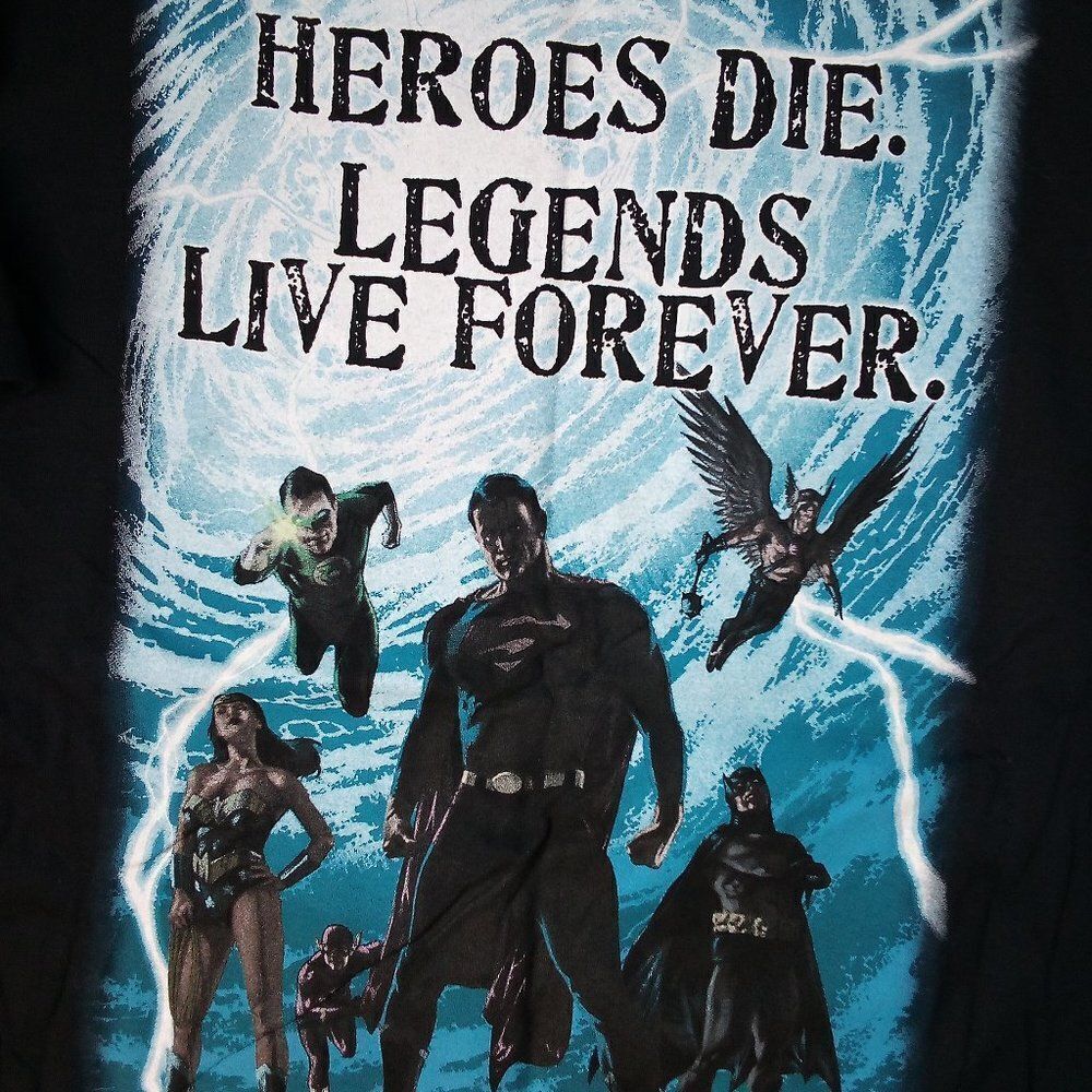 NWT DC Comics Heroes Die Legends Live Forever T-Shirt